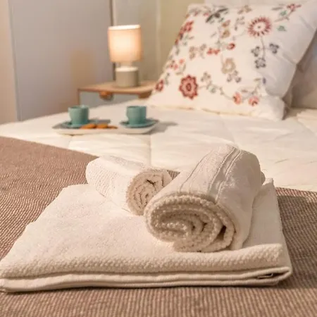 Millennial Walls Elegant Relax In Center * פרוג'ה