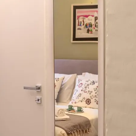 Millennial Walls Elegant Relax In Center Apartmán *