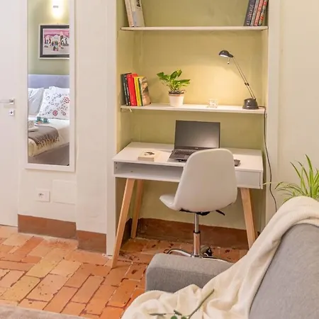 Millennial Walls Elegant Relax In Center